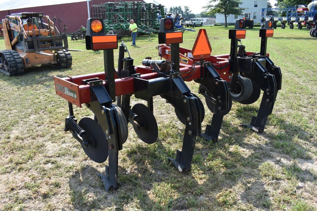 Case-IH 2500 5-shank 3-pt. in line ripper