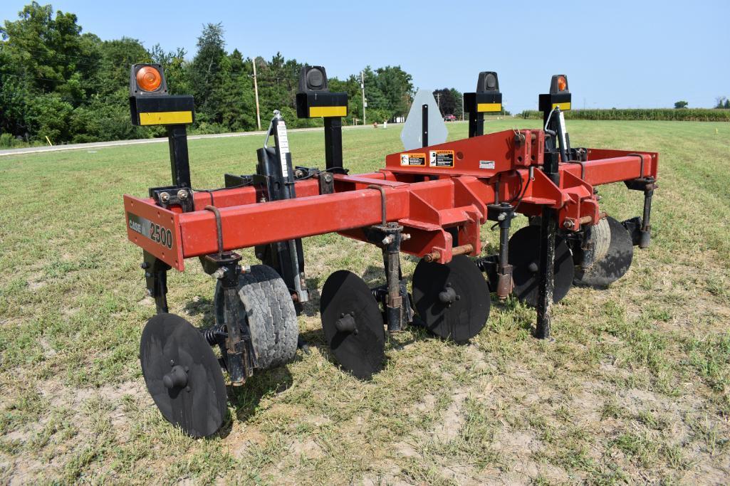 Case-IH 2500 5-shank 3-pt. in line ripper