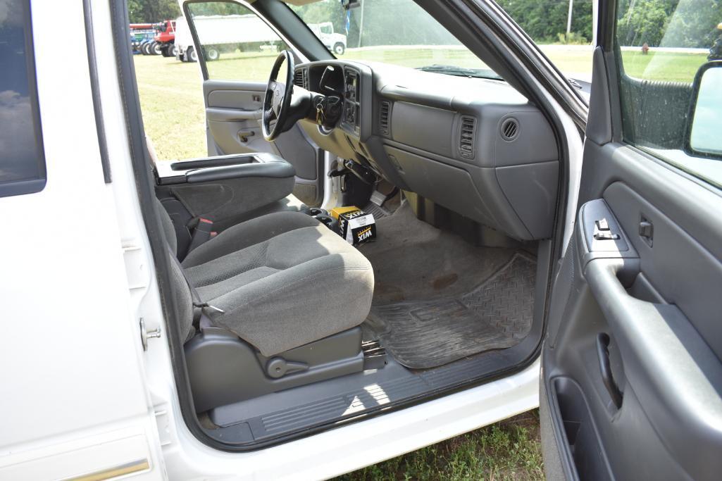 '05 Chevrolet 2500HD 4wd pickup