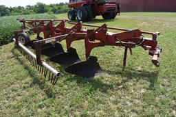 IH 720 5-bottom plow