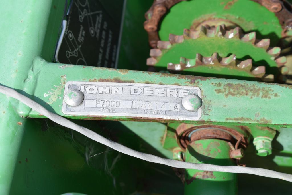 JD 7000 8 row 30" planter