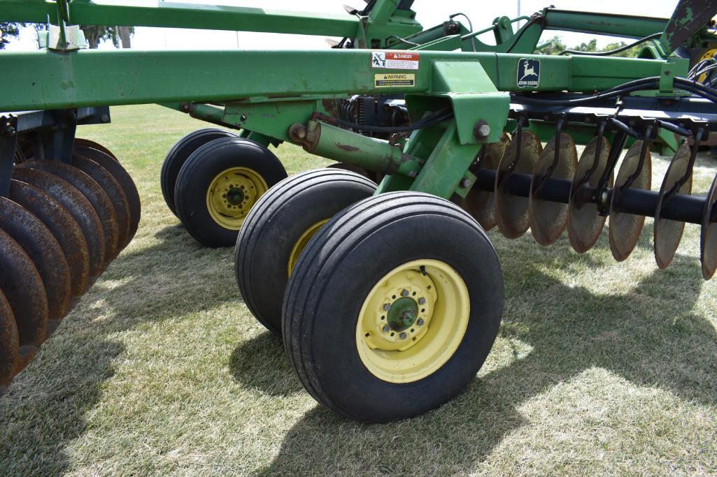 JD 630 32' disk