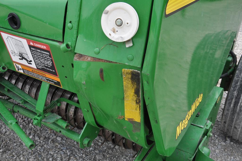 JD 567 baler