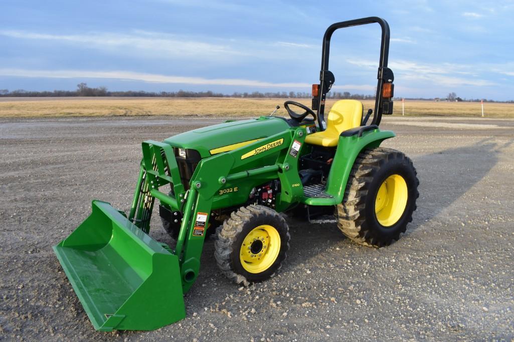 2017 John Deere 3032E