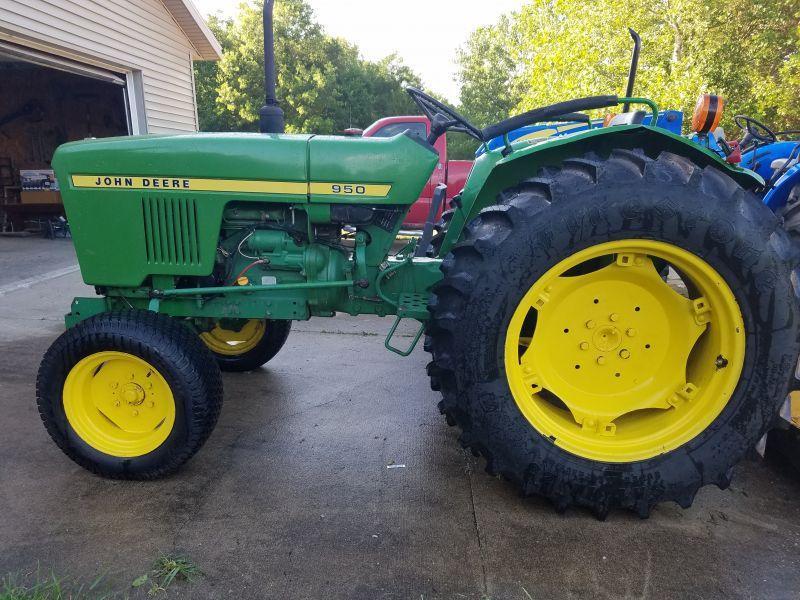 1981 John Deere 950 utility tractor