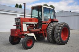 '77 IHC 986 2wd tractor