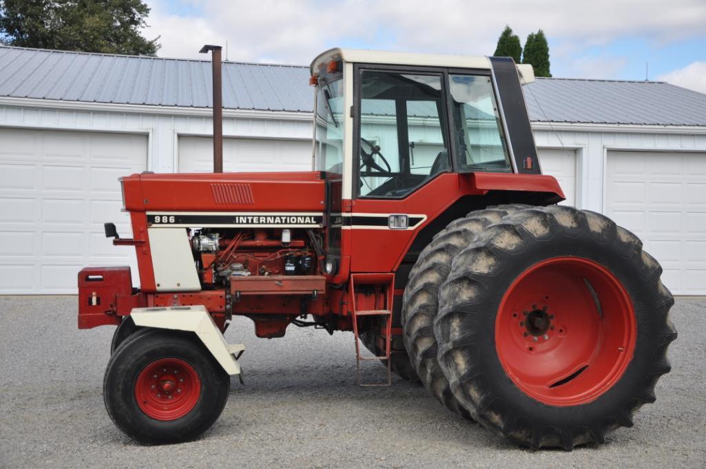 '77 IHC 986 2wd tractor