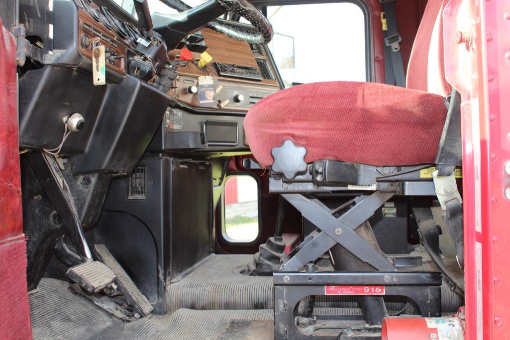 1993 Freightliner FLD day cab semi