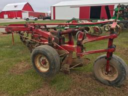 International Harvester 720 5-bottom plow