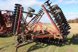 International Harvester 490 28' disk