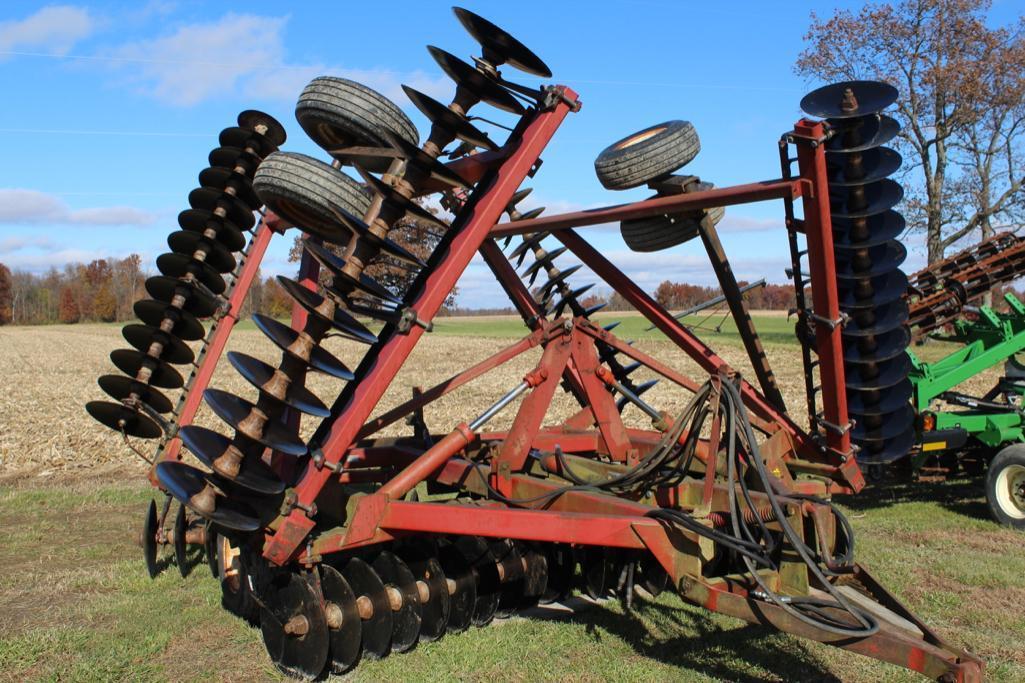 International Harvester 490 28' disk