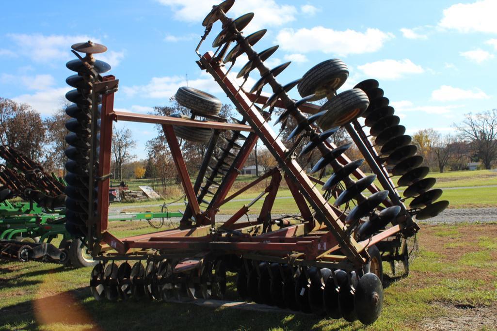 International Harvester 490 28' disk