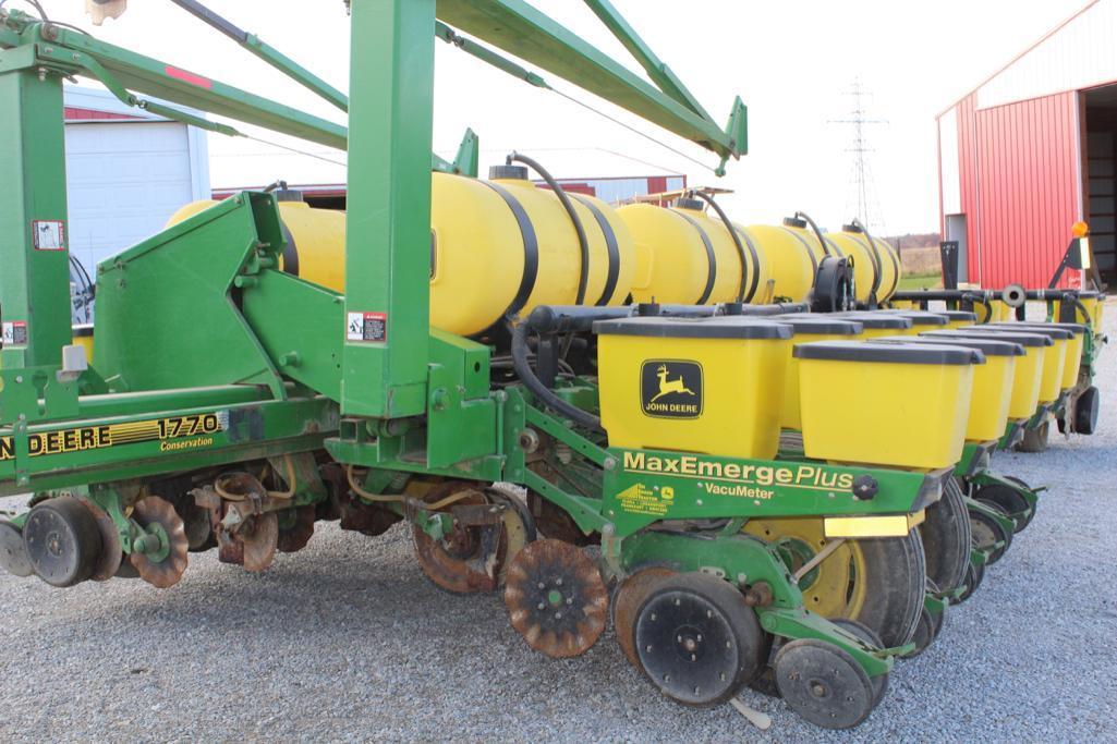 2000 John Deere 1770 16 row 30" planter