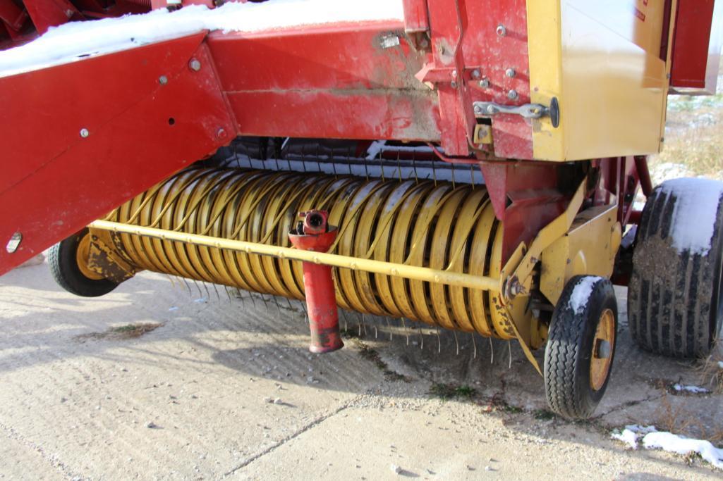 New Holland 855 round baler