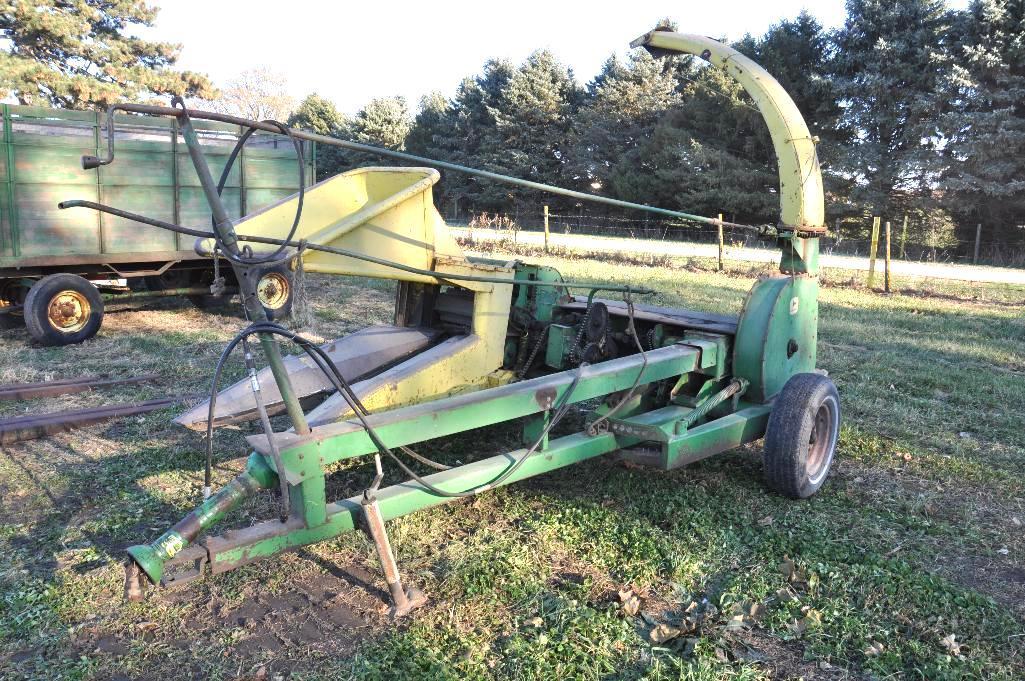 John Deere 38 pull-type forage chopper