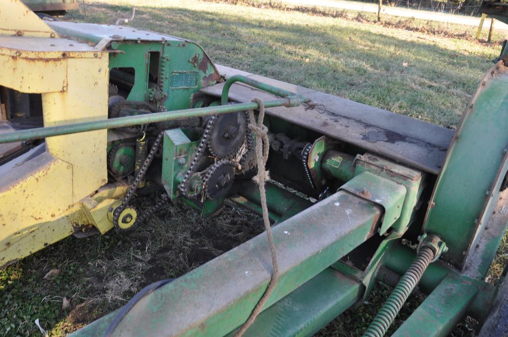 John Deere 38 pull-type forage chopper