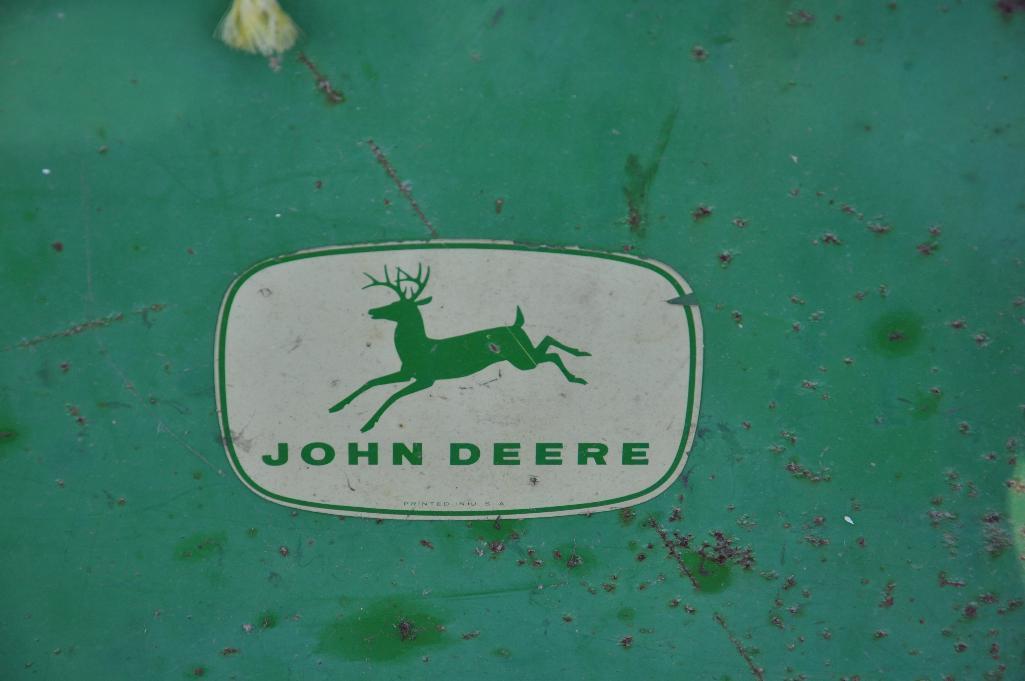 John Deere 38 pull-type forage chopper