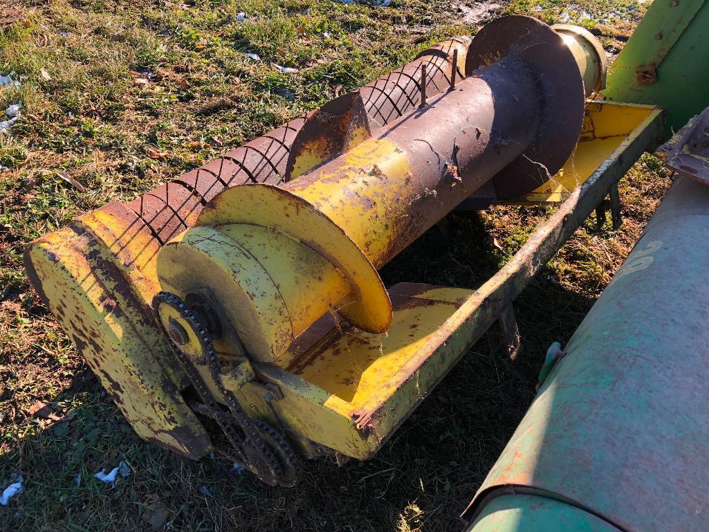 John Deere 38 pull-type forage chopper