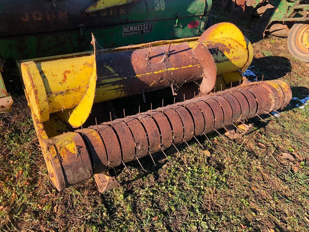 John Deere 38 pull-type forage chopper