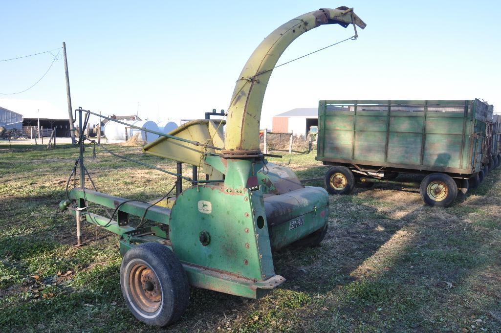 John Deere 38 pull-type forage chopper