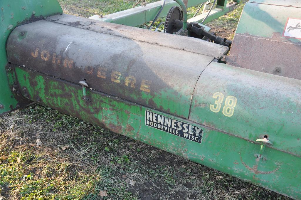 John Deere 38 pull-type forage chopper