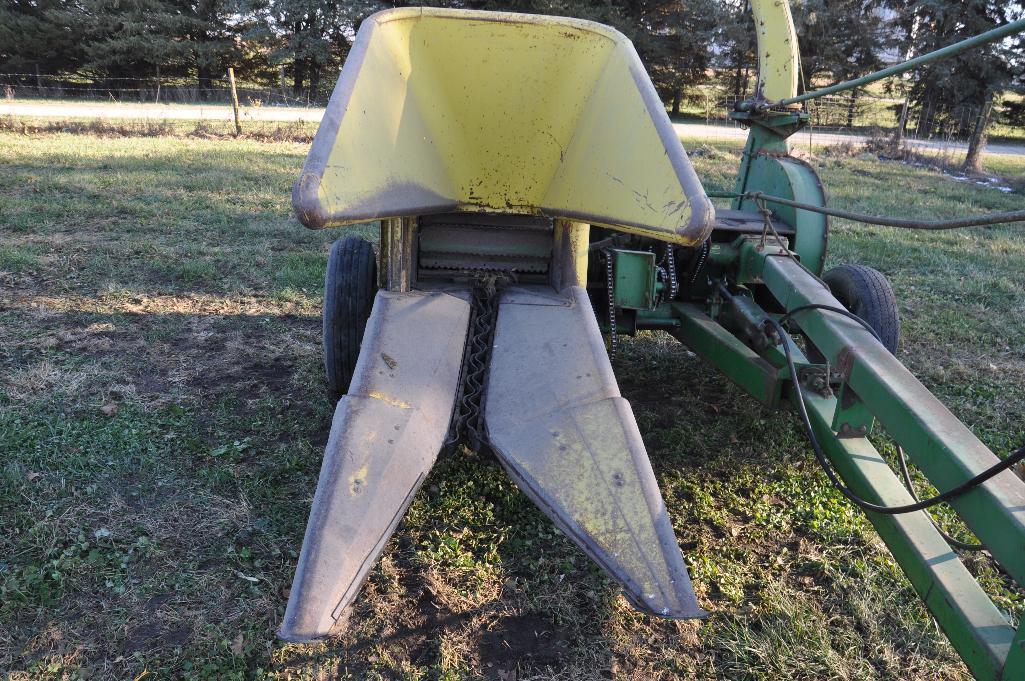 John Deere 38 pull-type forage chopper