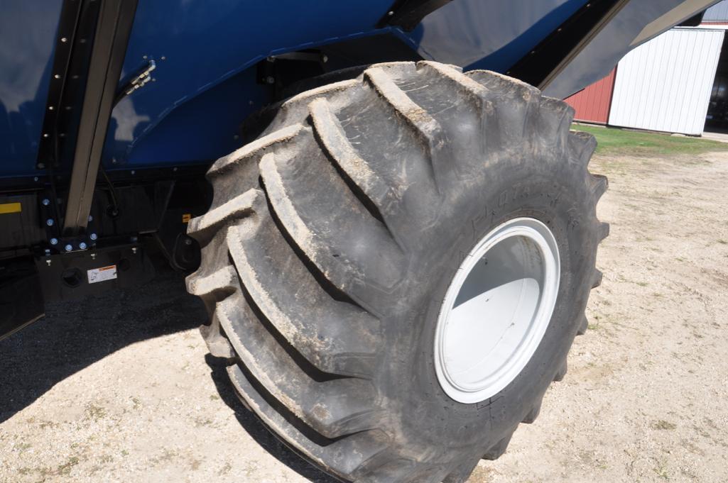 2012 Kinze 900 grain cart