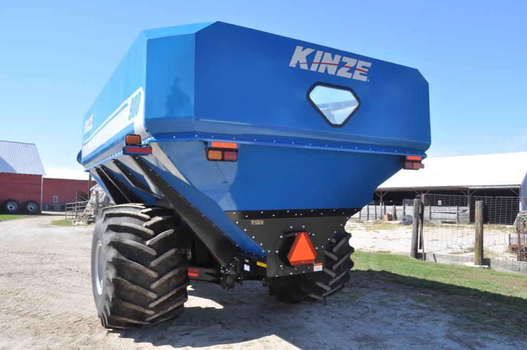 2012 Kinze 900 grain cart