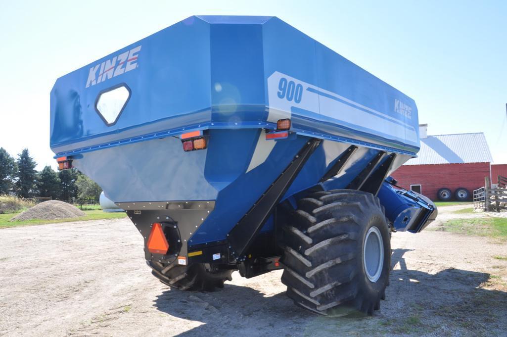2012 Kinze 900 grain cart