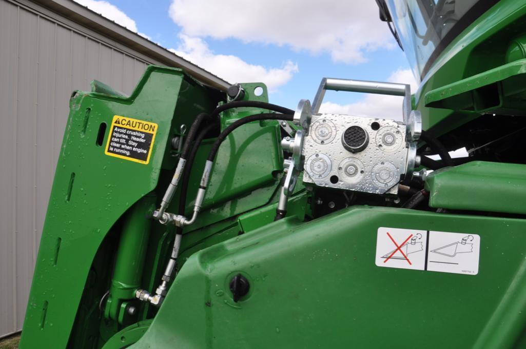 2017 John Deere S680 4wd combine