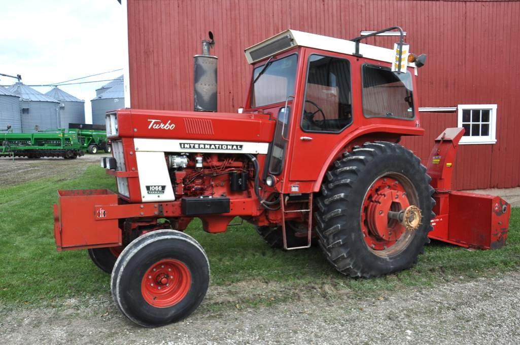 1975 International Harvester 1066 Turbo 2wd tractor