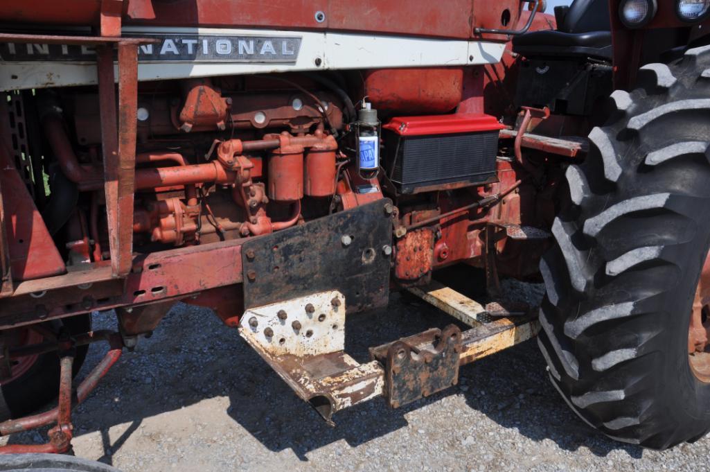 1967 International Harvester 856 2wd tractor