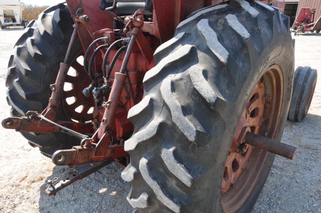 1967 International Harvester 856 2wd tractor