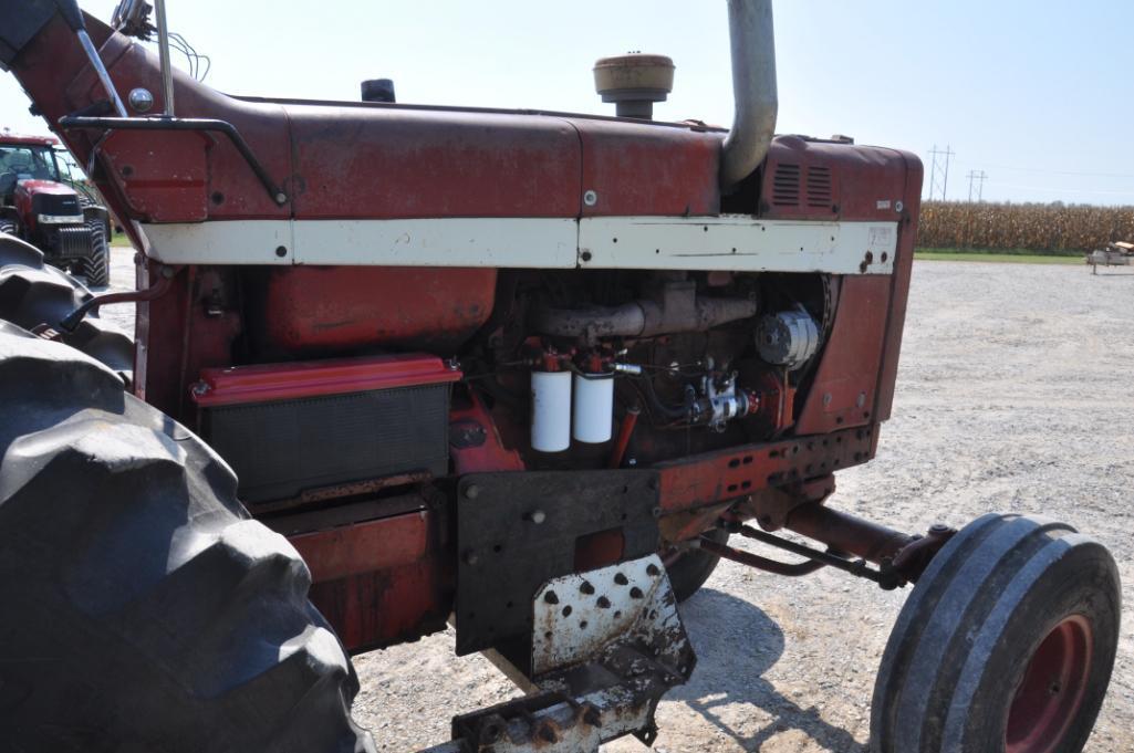 1967 International Harvester 856 2wd tractor