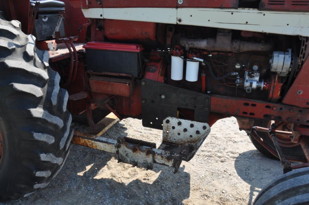 1967 International Harvester 856 2wd tractor