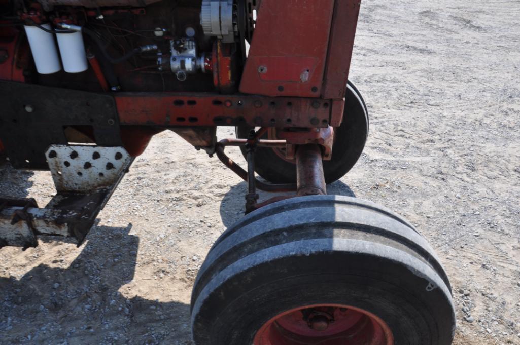 1967 International Harvester 856 2wd tractor