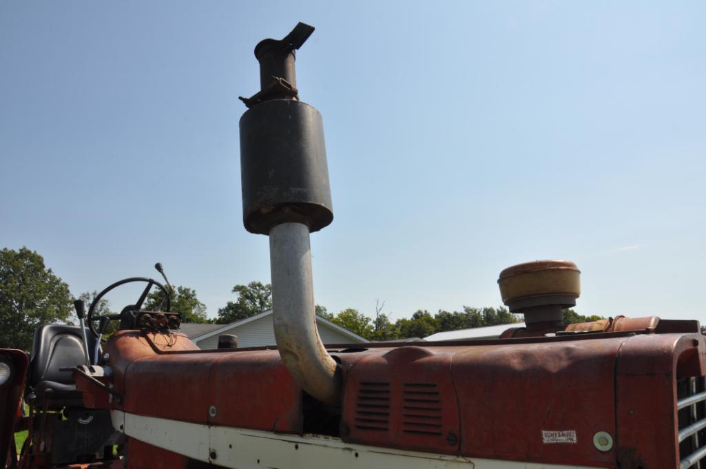 1967 International Harvester 856 2wd tractor