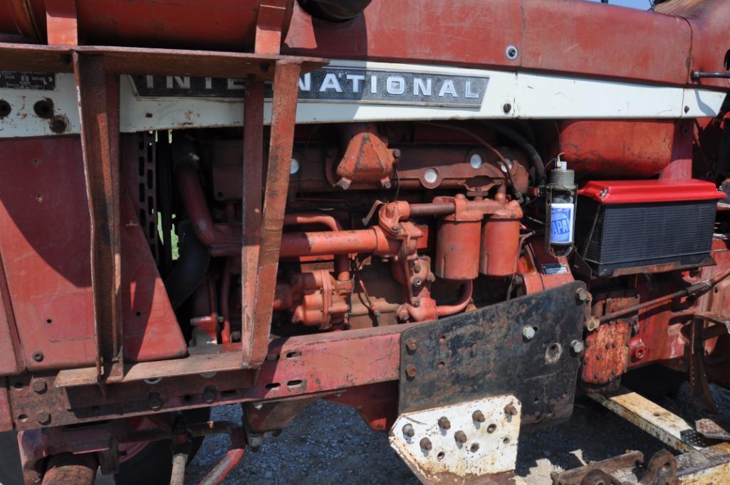 1967 International Harvester 856 2wd tractor