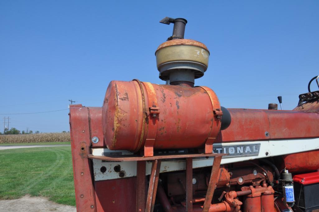 1967 International Harvester 856 2wd tractor