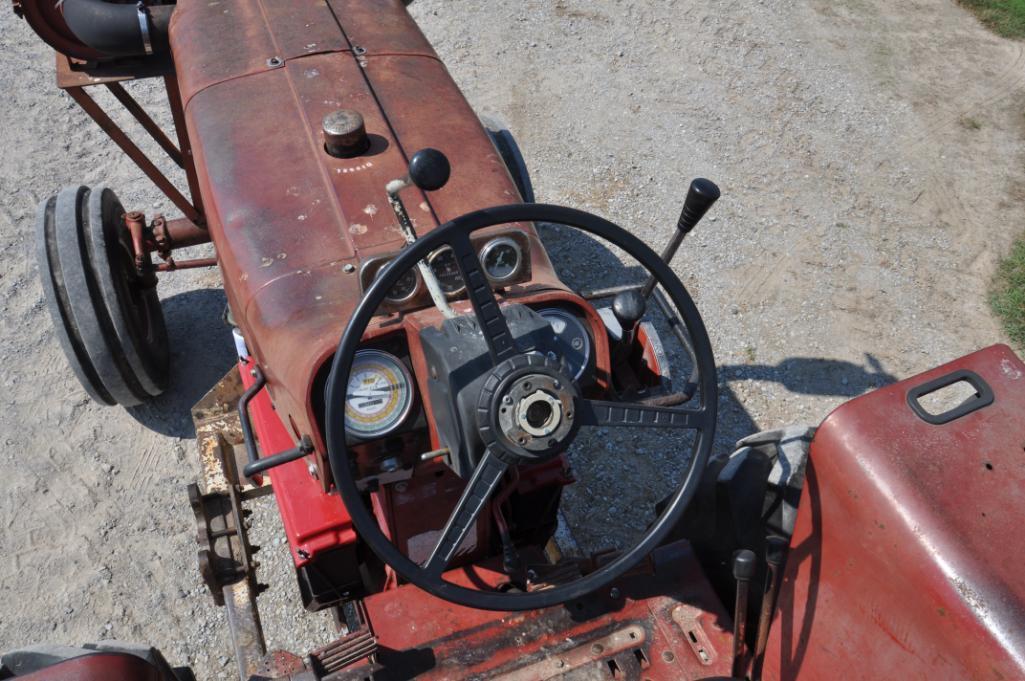 1967 International Harvester 856 2wd tractor