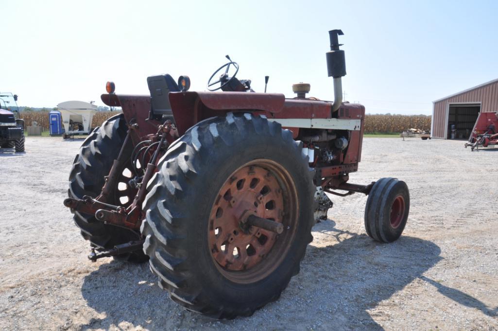 1967 International Harvester 856 2wd tractor