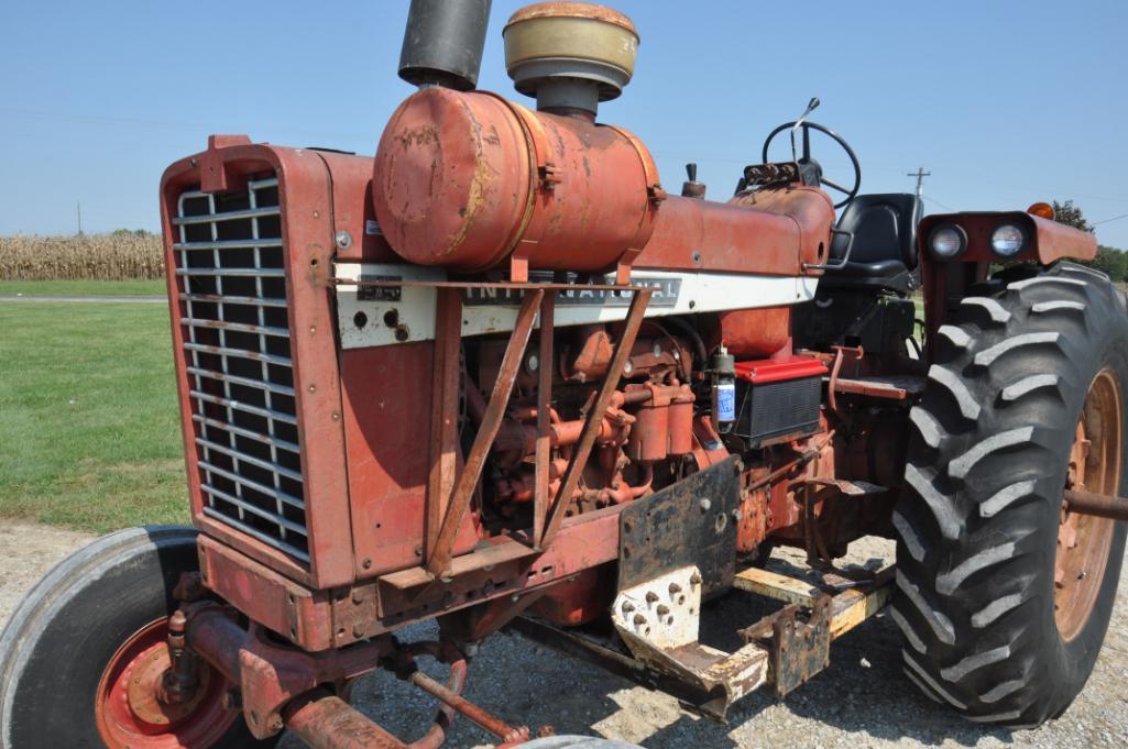 1967 International Harvester 856 2wd tractor