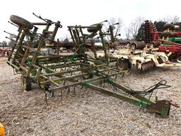 John Deere 960 24' field cultivator