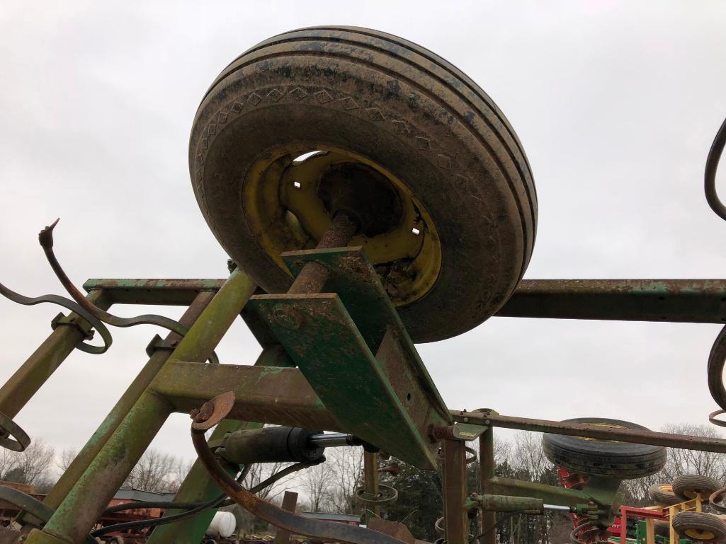 John Deere 960 24' field cultivator