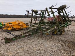 John Deere 960 24' field cultivator