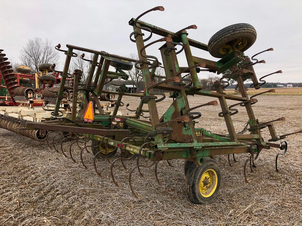 John Deere 960 24' field cultivator