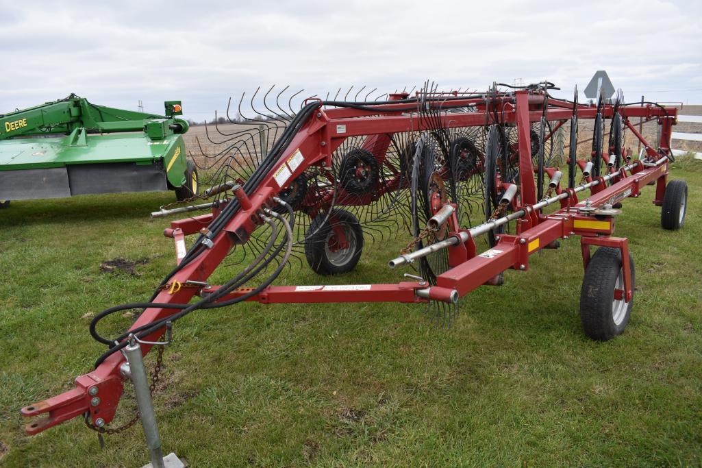 Case IH WRX301 12-wheel hay rake