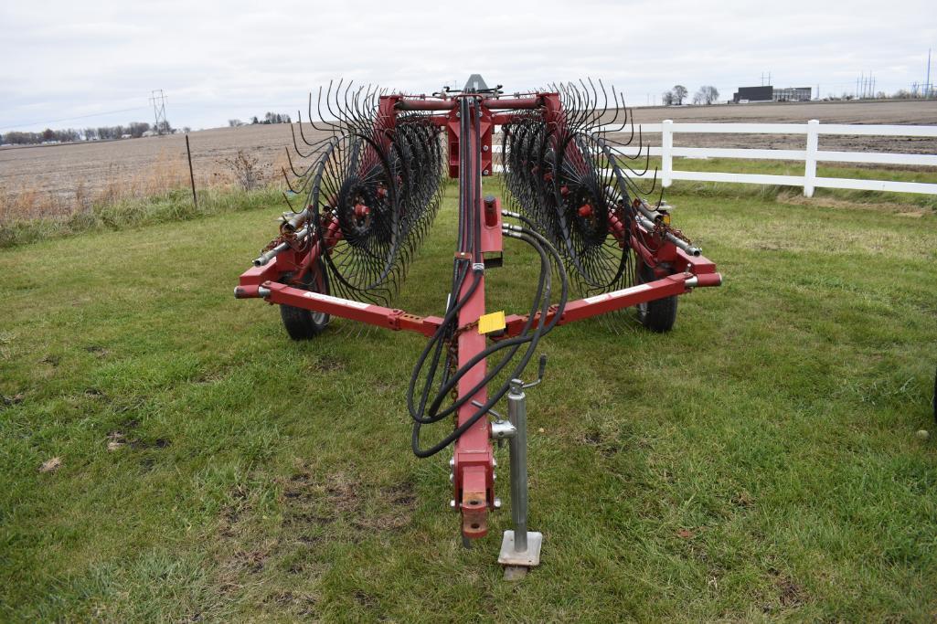 Case IH WRX301 12-wheel hay rake