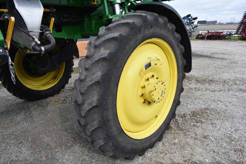 2006 John Deere 4720 self-propelled sprayer