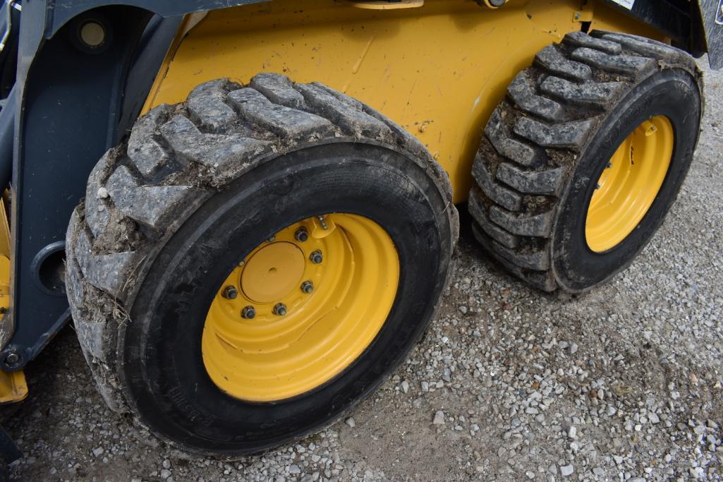 2013 Deere 320D skid steer